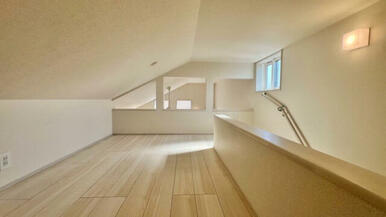 季節もの等、らくらく収納できる広々としたロフト