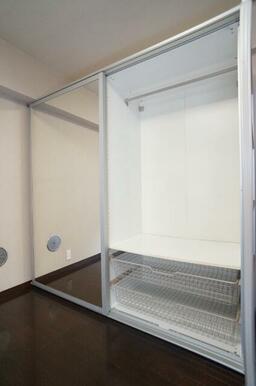 鏡付きクローゼット