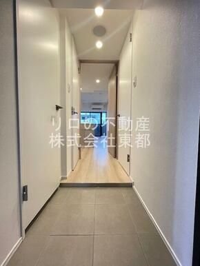 玄関には下駄箱があるのでスッキリとした空間を保てます