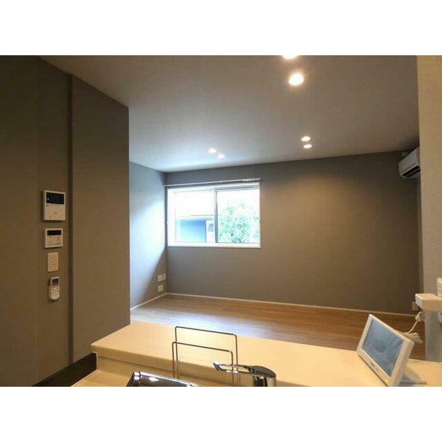 キッチンからのリビング光景