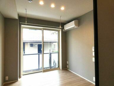 洋室にも有ったらうれしいエアコン付きです！