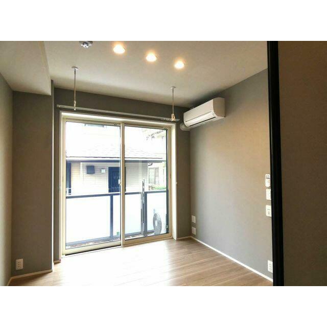 洋室にも有ったらうれしいエアコン付きです！