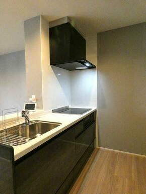 対面キッチンで会話を楽しみながらのお料理を！