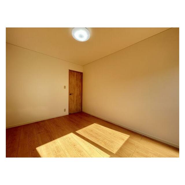 「洋室」2階6帖中部屋洋室別角度あらの様子です