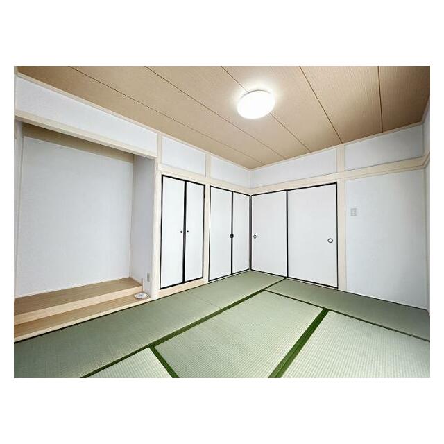 「1階和室」1階6帖和室の別角度からの様子です
