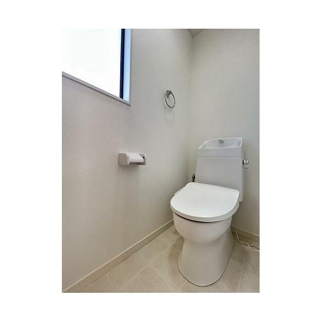 「トイレ」2階トイレも新品交換しております