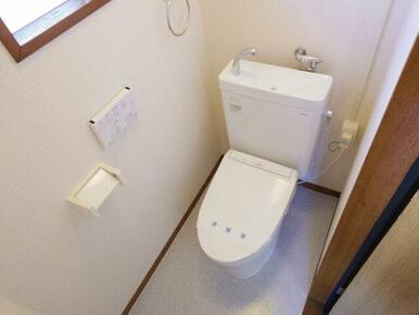 白を基調としたきれいなトイレ
