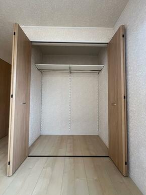東側洋室約6.5帖　クローゼット内