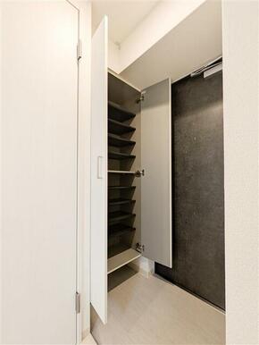 （参考）５０２号室〈Ｗｈｉｔｅ〉　靴箱　同タイプになります