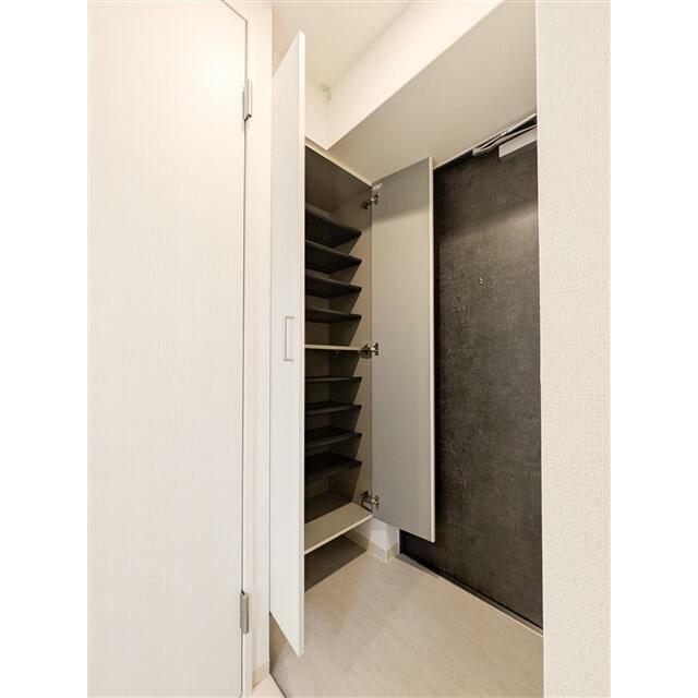 （参考）５０２号室〈Ｗｈｉｔｅ〉　靴箱　同タイプになります