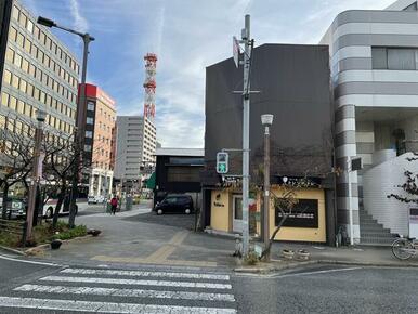 角地に近く、店舗用地としても最適♪