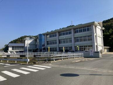 福知山市立遷喬小学校まで徒歩９分