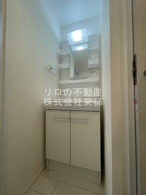 ヘアセット・メイクにも便利な洗面化粧台タイプ♪