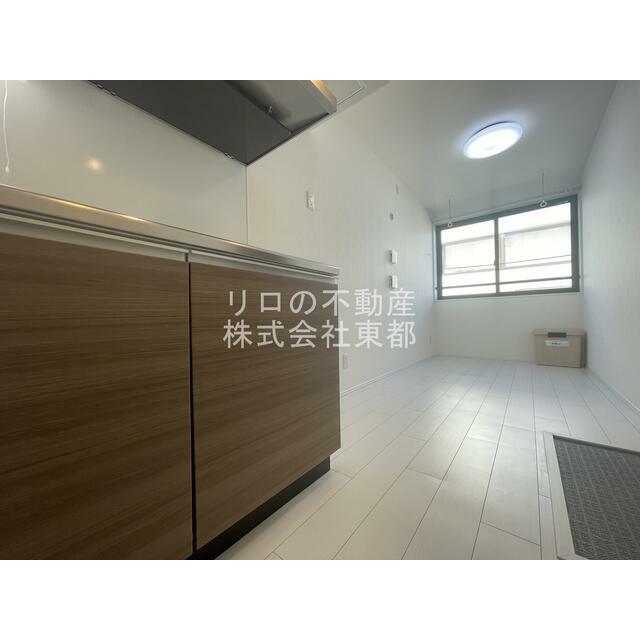 ダイニングテーブルを置いたり自由にレイアウトできます☆
