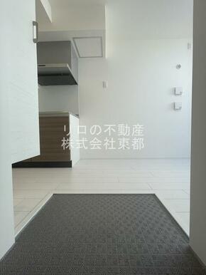玄関には下駄箱があるのでスッキリとした空間を保てます