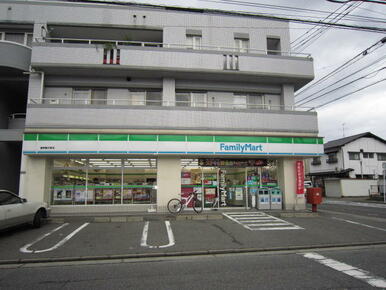 ファミリーマート福岡星の原店