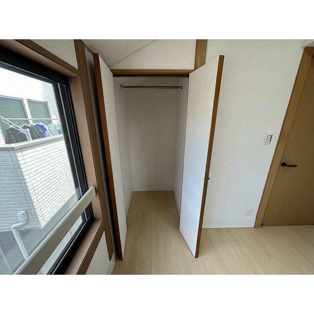 「北西側洋室４．５帖」収納がございます