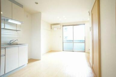 ９．８帖のワンルーム。南向きのお部屋です！！