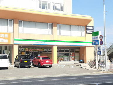 ファミリーマート多の津一丁目店