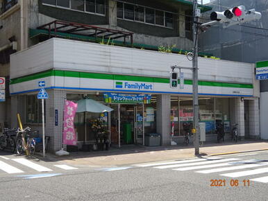 ファミリーマート台東松が谷店