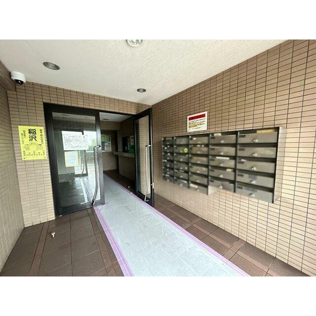 「エントランス」防犯カメラ設置でセキュリティ配慮がございます。
