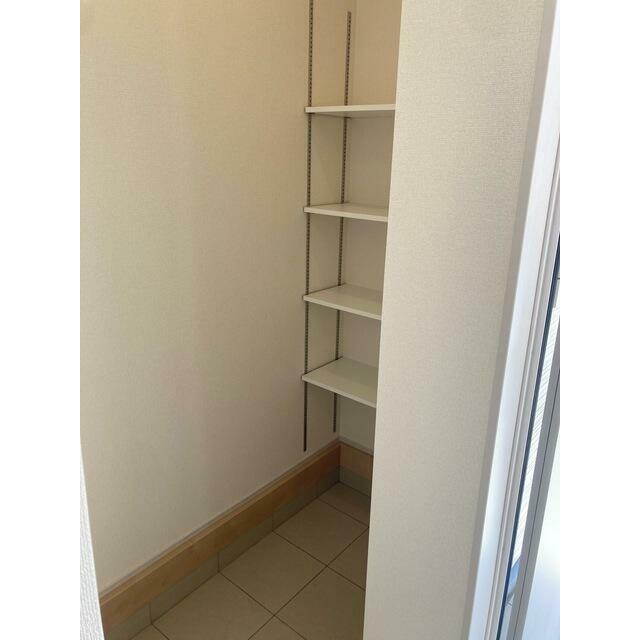 部屋をすっきりさせるのに欠かせない収納。まめに整理整頓したくなる！（1号棟）