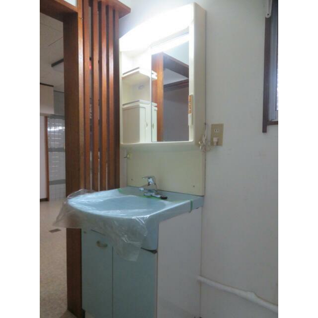 ミラーキャビネット付　水のみで湯は出ません