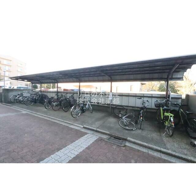 雨の日でも安心☆屋根付の駐輪場です☆