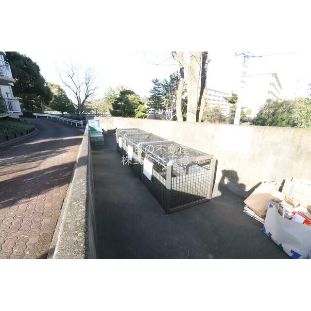 蓋つきゴミ置き場有☆衛生的です♪