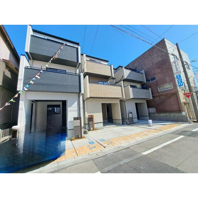 前面は約6m公道、お車の出し入れもラクラクです♪