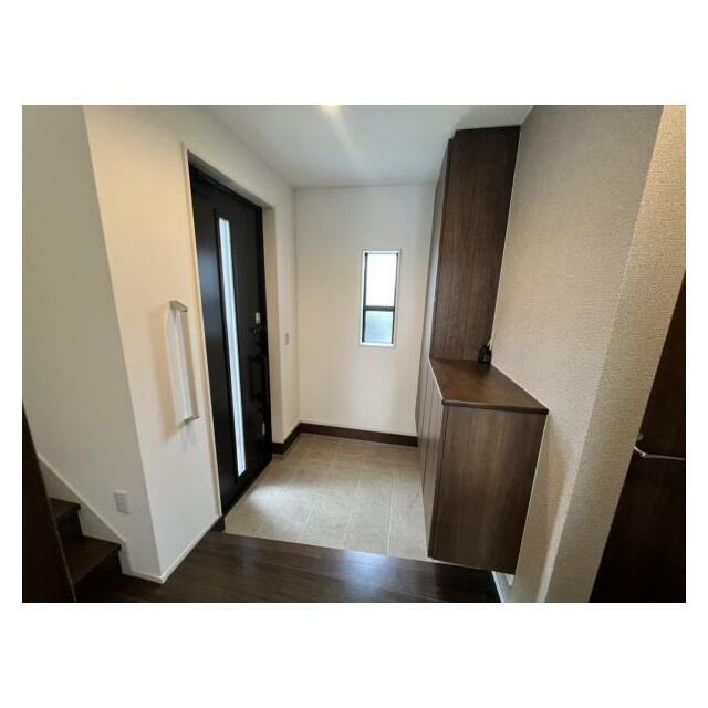 玄関を広く利用できるようシューズボックスを完備！