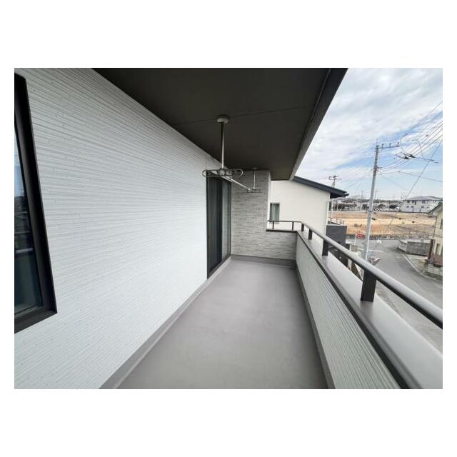 屋根付きのバルコニーで雨の日の洗濯もストレスフリー＾＾