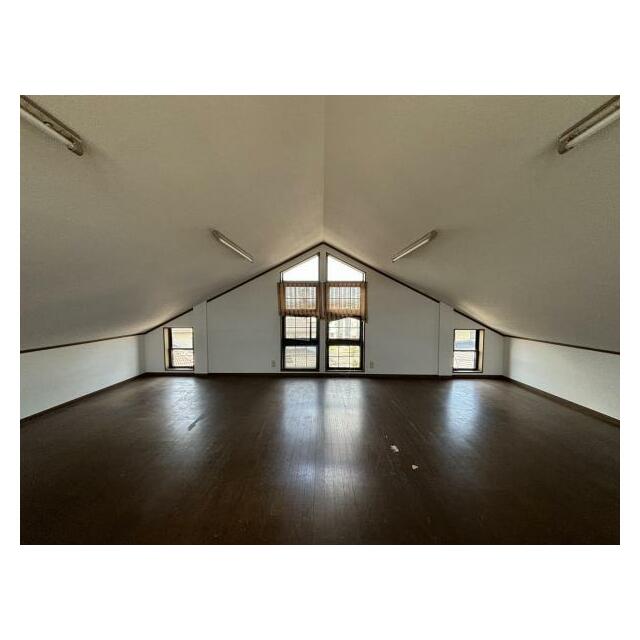 ロッジ風の屋根裏のような雰囲気です