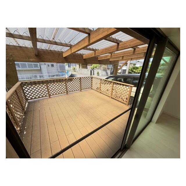 ウッドデッキも広々