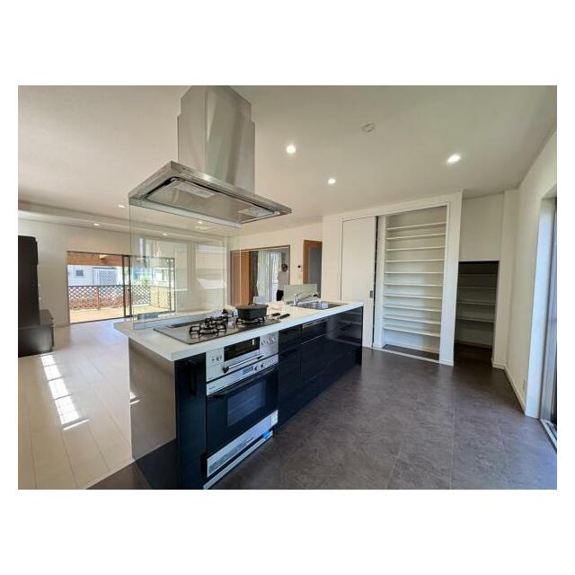 広々としたキッチン空間