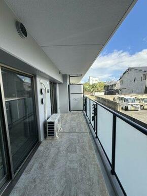 開放感のあるバルコニーです。バルコニー面積11.52㎡ございます。