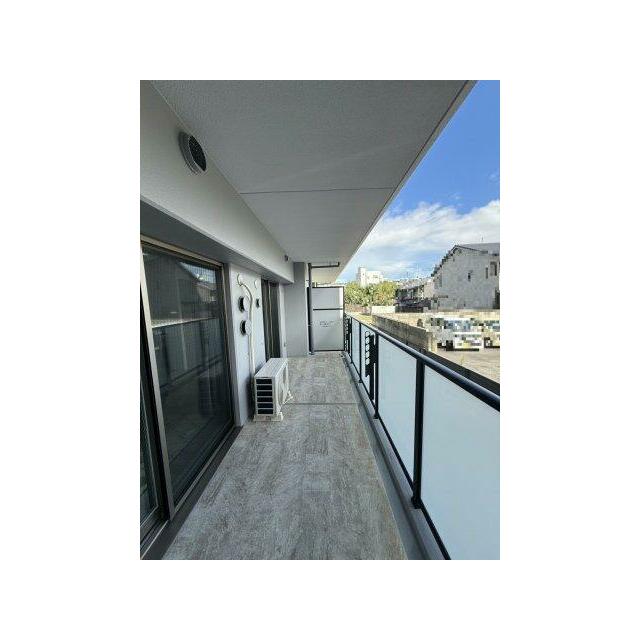 開放感のあるバルコニーです。バルコニー面積11.52㎡ございます。