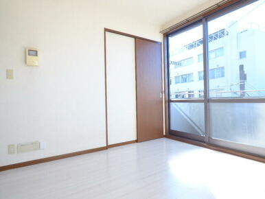 ★白を基調とした室内です★