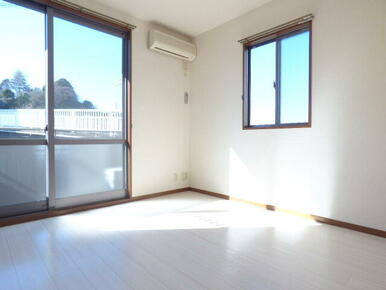 ★２面採光で明るい室内です★