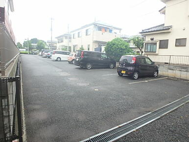 現在募集中の駐車場は前向き駐車の区画になります。