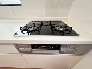 コンロ(新品交換済みの３口コンロでお料理ラクラク)