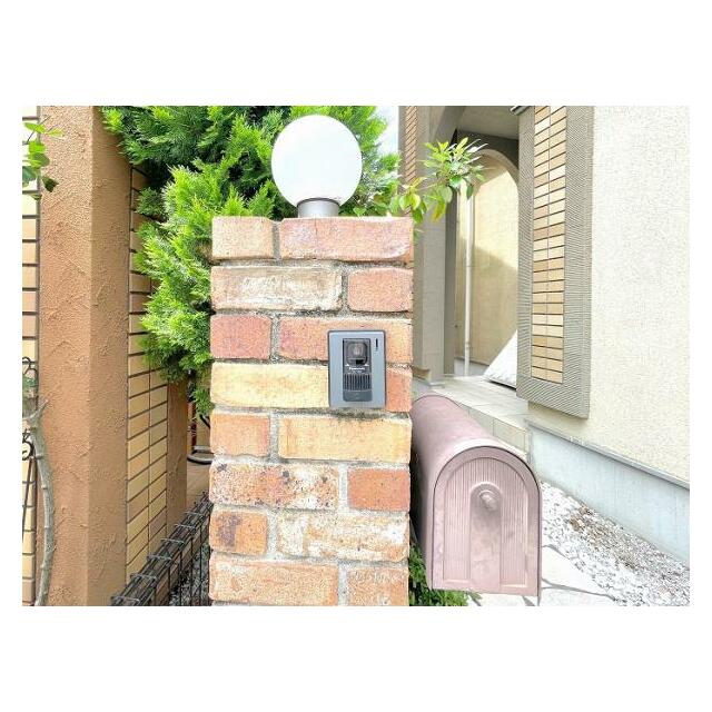 「門柱」レンガ造りのおしゃれなデザインです。