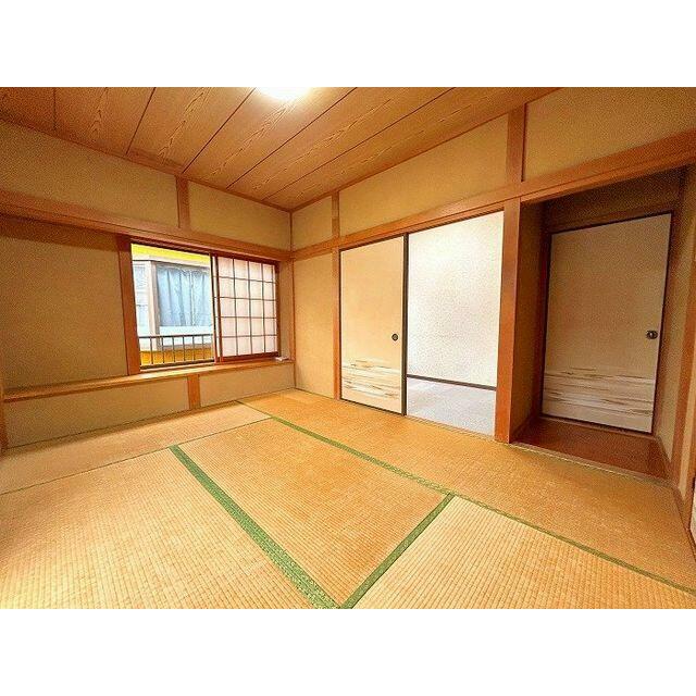 「２階和室」約６帖の和室は収納付きです