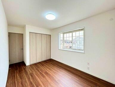 「２階北側洋室」約６．５帖のお部屋です。