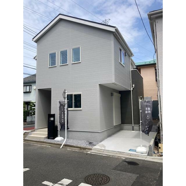 １号棟　前面道路含む外観写真 日を重ねるごとにこの佇まいに愛着が湧いてきそう