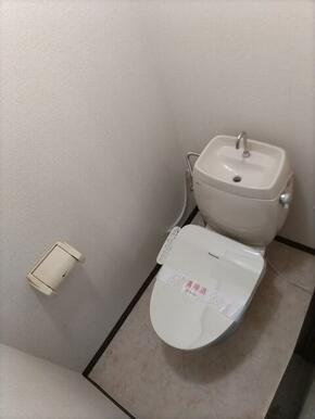 多機能便座付きトイレ