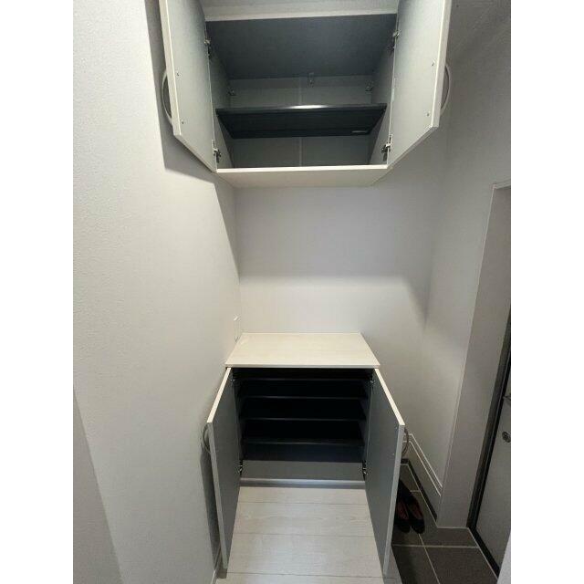 靴入