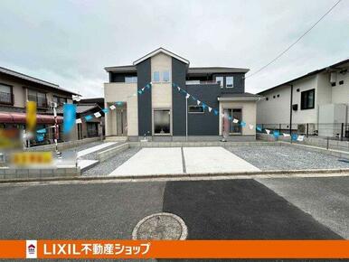 並列4台　家族分の自転車を駐輪したり、来客用の駐車スペースとしてもお使いいただけます。 撮影1/12