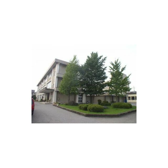 錦小学校　778ｍ/徒歩10分、車2分