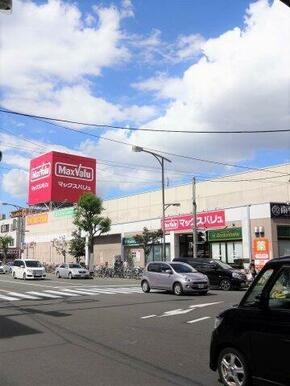 スーパー　徒歩２分